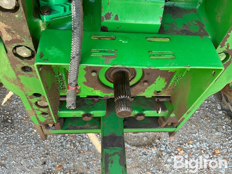 2013-john-deere-6115r-image-17