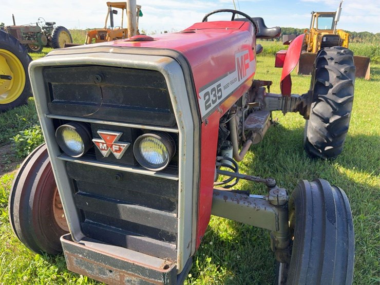 massey-ferguson-235-image-18