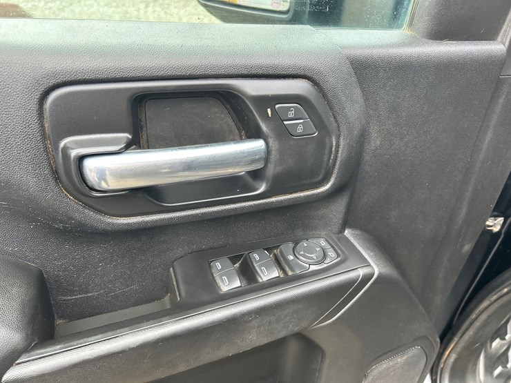 2020-chevrolet-2500hd-image-36