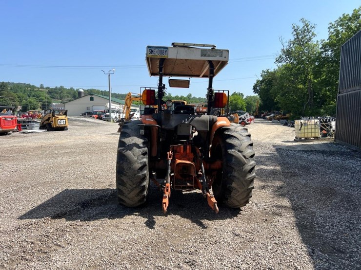 new-holland-tn70a-image-5