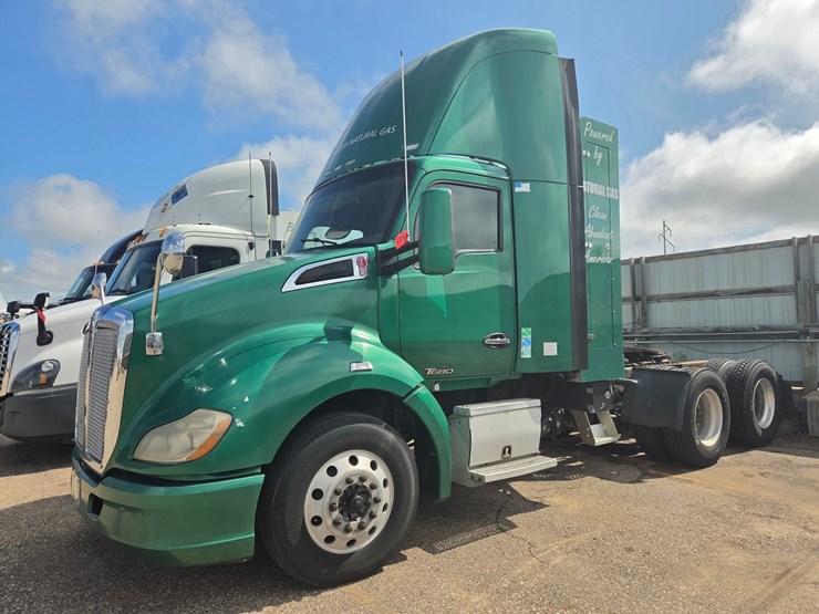 2015-kenworth-t680-image-7
