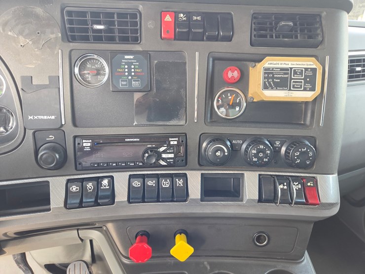 2015-kenworth-t680-image-53
