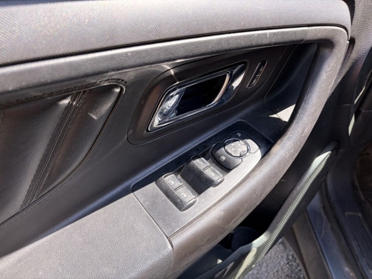 2015-ford-taurus-sedan-image-29