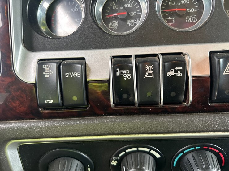 2013-kenworth-t800-image-40