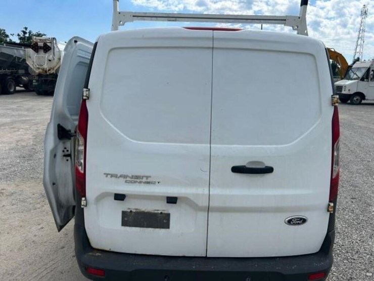 2014-ford-cargo-image-26