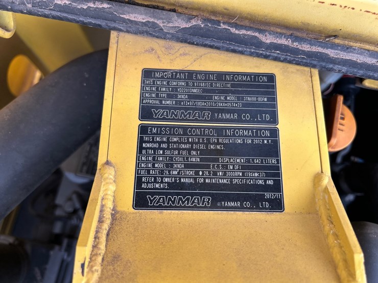 2013-yanmar-c30-image-18