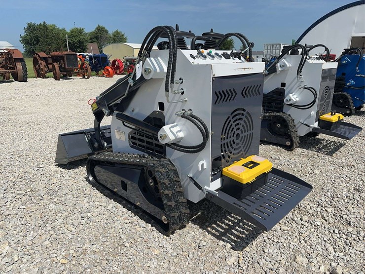 2026-zjg-zj-380-tracked-mini-skid-steer-image-4