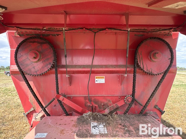 gehl-mf8335-total-mix-feeder-wagon-image-15