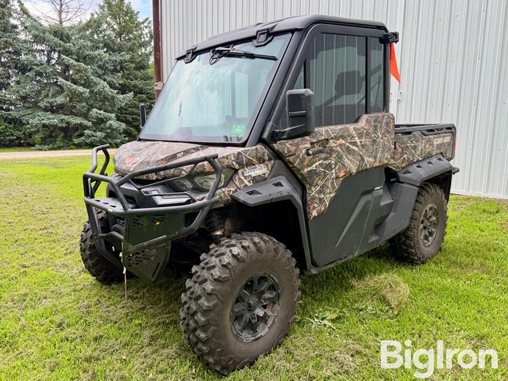 2025-can-am-defender-utv-image-1