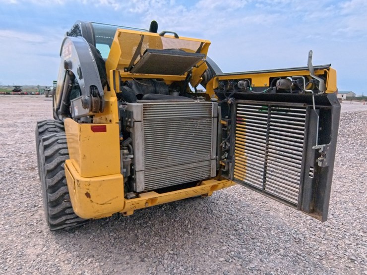 2017-new-holland-l230-image-23