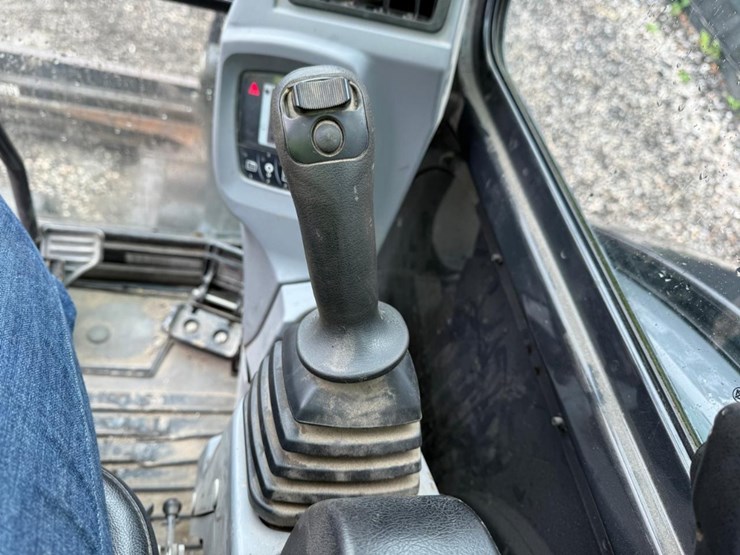 2019-kubota-kx040-image-23