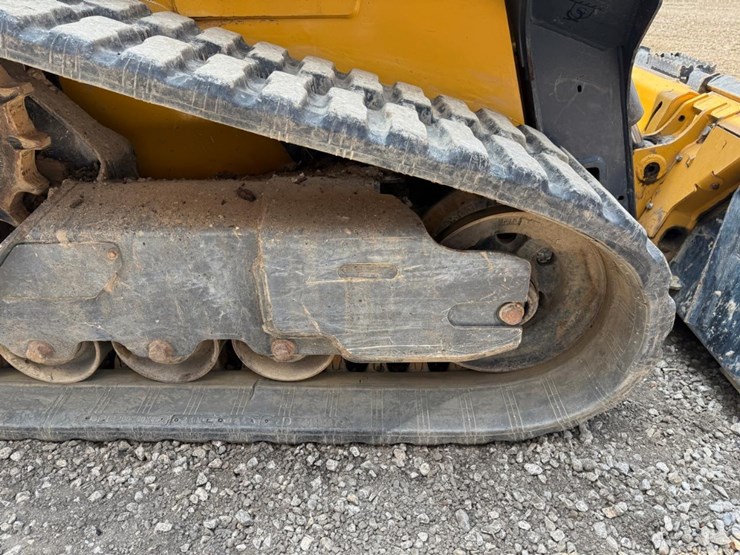 2022-deere-317g-image-14