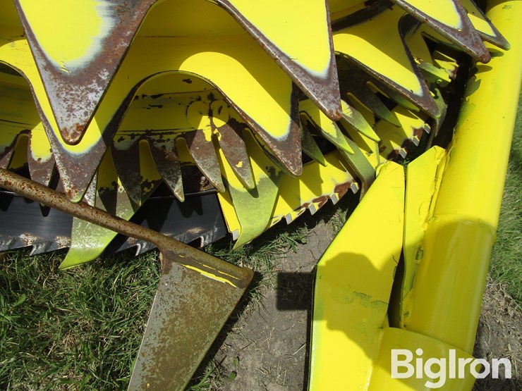 2019-john-deere-772-image-10