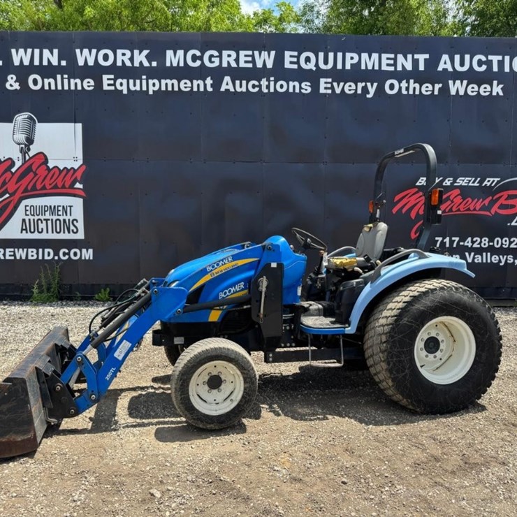 NEW HOLLAND BOOMER 3040
