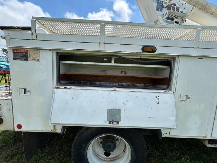 #1091-•-2010-freightliner-bucket-truck-image-25