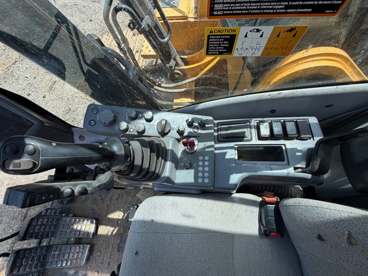 2020-deere-210g-image-34