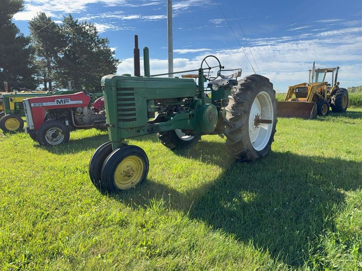 john-deere-model-b-image-1