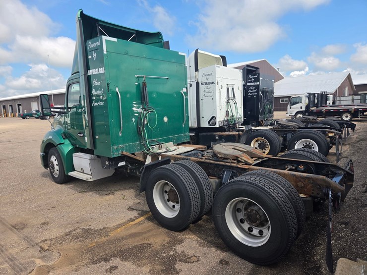 2015-kenworth-t680-image-11