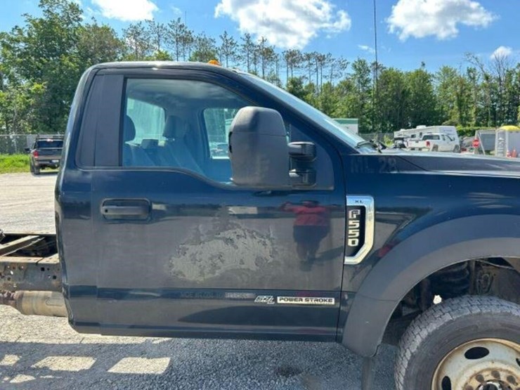 2016-ford-f550-xl-image-49