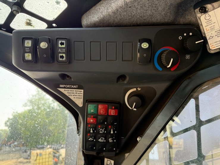2021-deere-325g-image-22