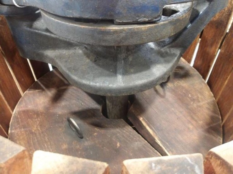 berarducci-bro.-mfg-co-wine-press-image-10