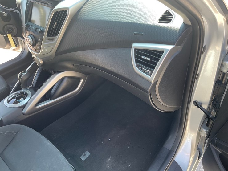 #154-•-2013-hyundai-veloster-(nm-title-in-delay)-image-67