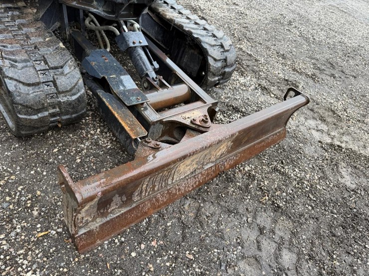 2019-kubota-kx040-image-10