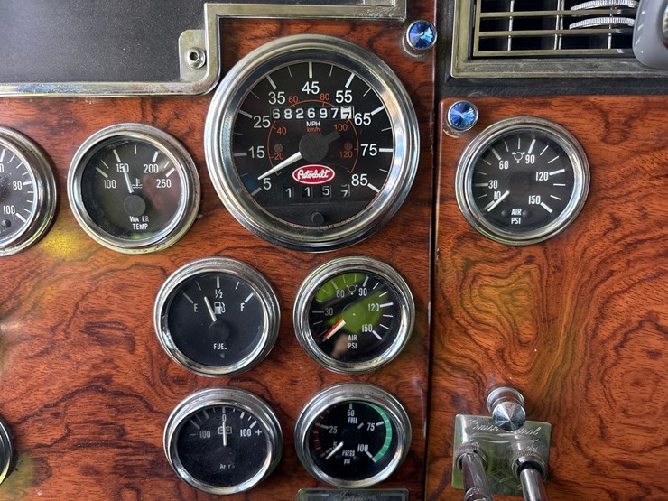 2000-peterbilt-377-image-34