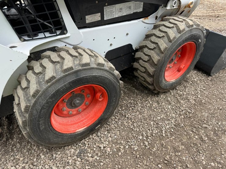 2015-bobcat-s570-image-15