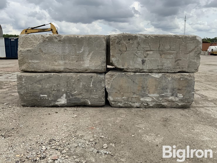 6'-x-3'-x-2.5'-interlocking-concrete-blocks-image-2