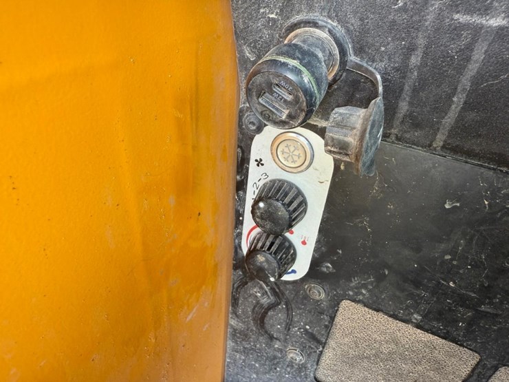 jcb-1cxt-image-30