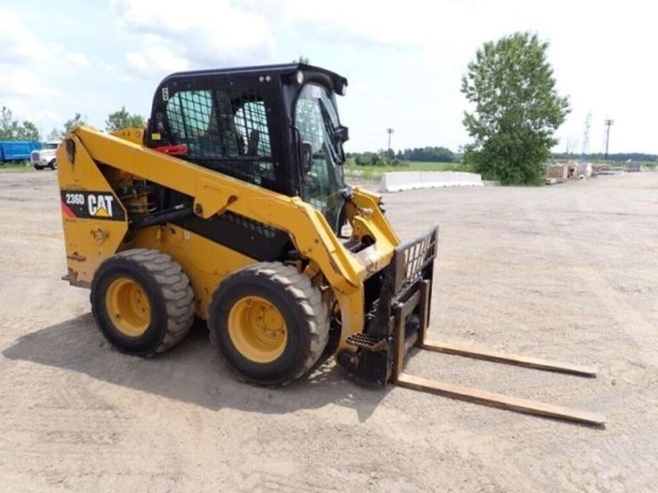 2019-caterpillar-236d-skid-steer-cat0236dlbgz05393-image-3