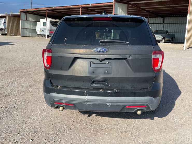 2016-ford-explorer-image-31