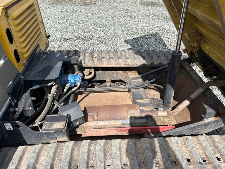2013-yanmar-c30-image-21