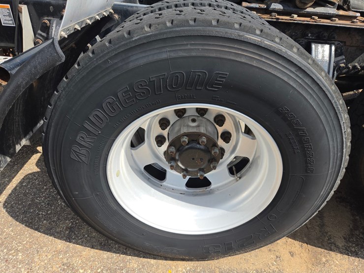 2015-kenworth-t680-image-71