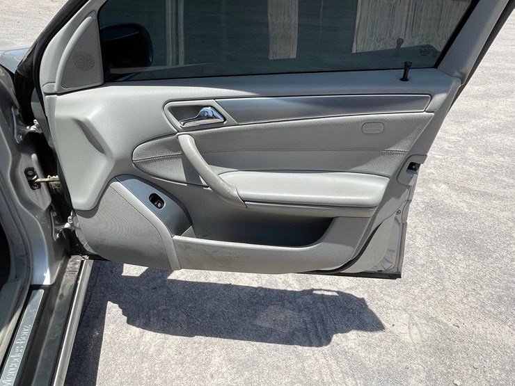 #162-•-2005-mercedes-c230-kompressor-(clean-nm-title)-image-44