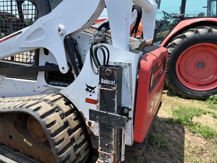 2014-bobcat-t750-image-11