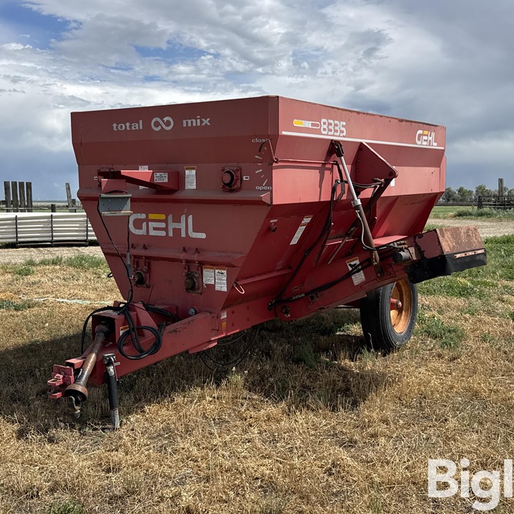 Gehl MF8335 Total Mix Feeder Wagon