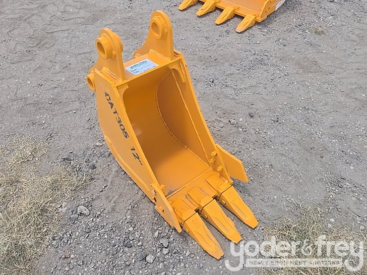 2026-caterpillar-305-image-4