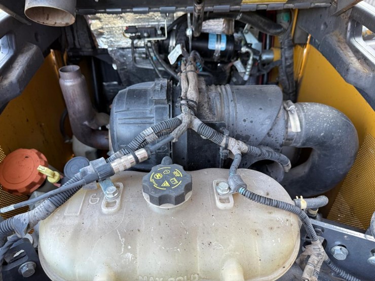 2021-deere-325g-image-16