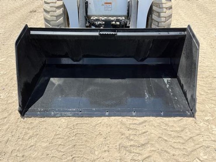 wildcat-74"-skid-steer-snow/litter-bucket-image-2