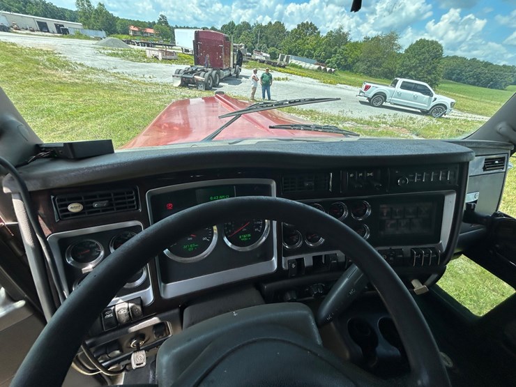 2013-kenworth-w900-image-12