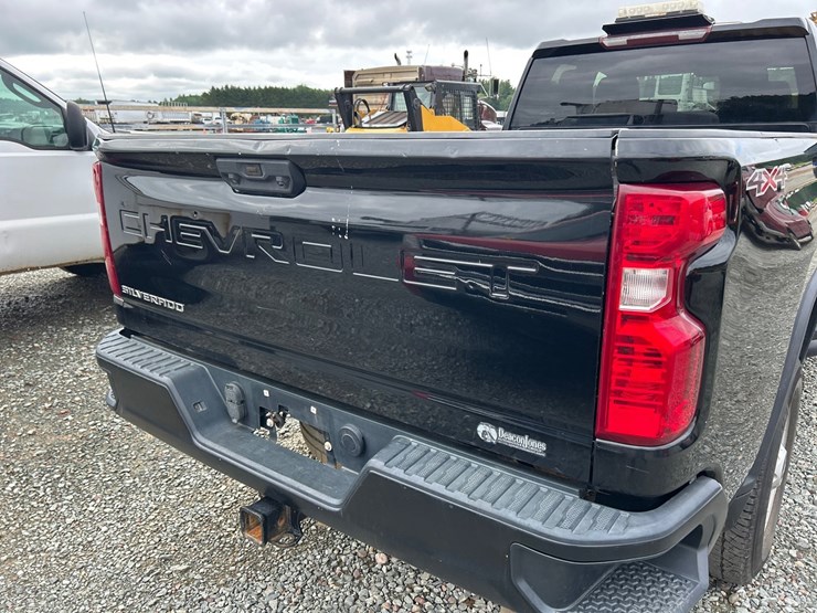 2020-chevrolet-2500hd-image-15