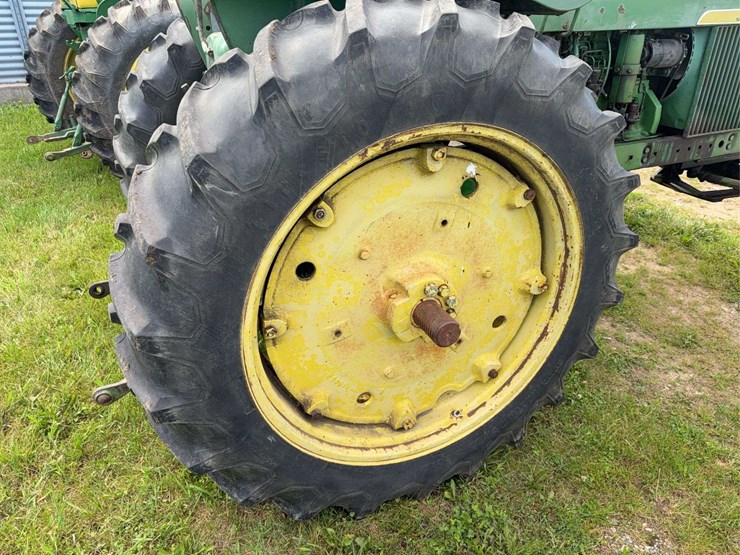 john-deere-3010-image-12