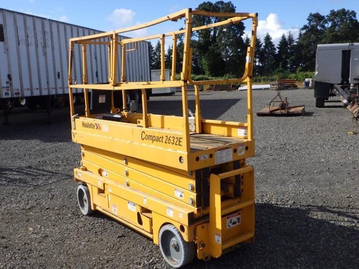 2015-haulotte-2632e-scissor-lift-image-7