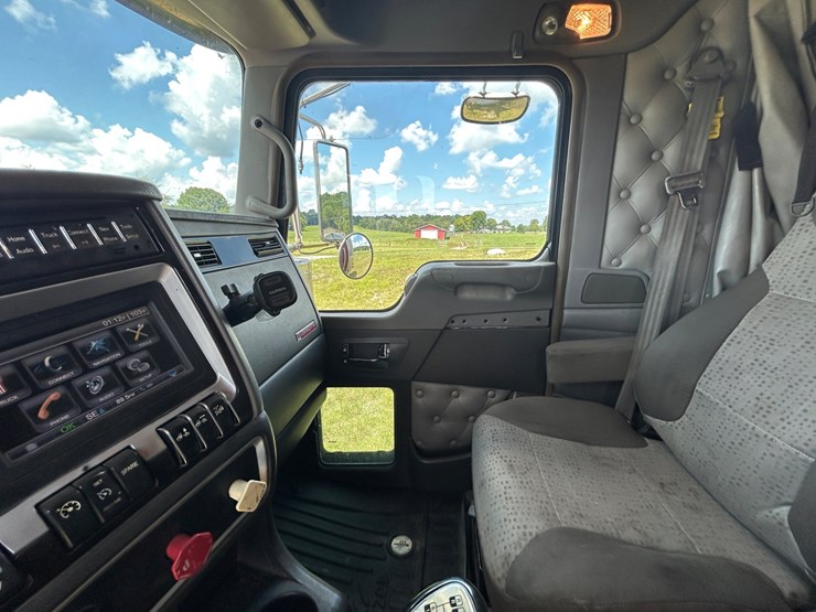 2013-kenworth-w900-image-14