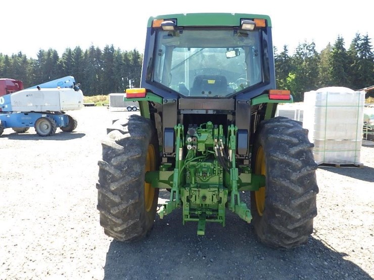 john-deere-tractor-loader-image-6