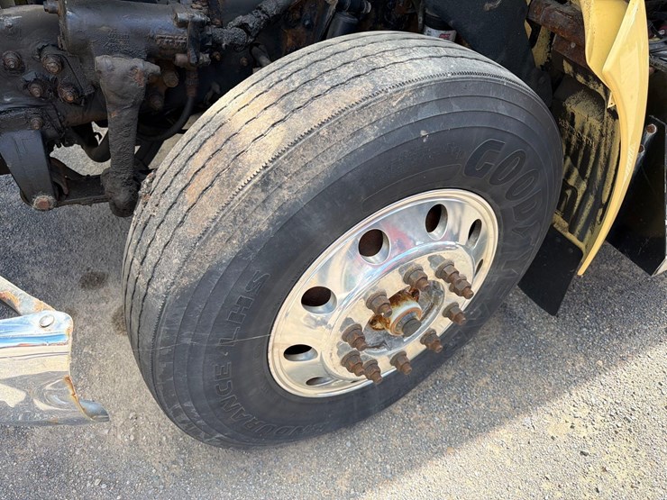 2014-kenworth-t370-image-10