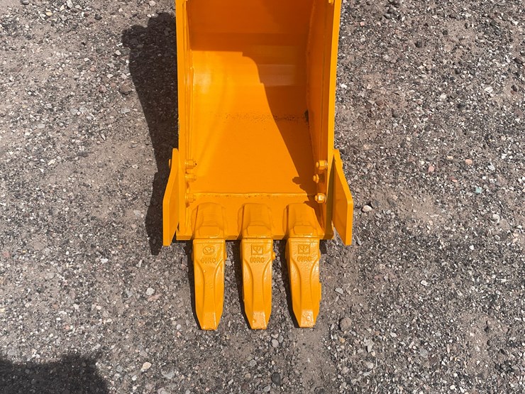 2026-caterpillar-305-image-7