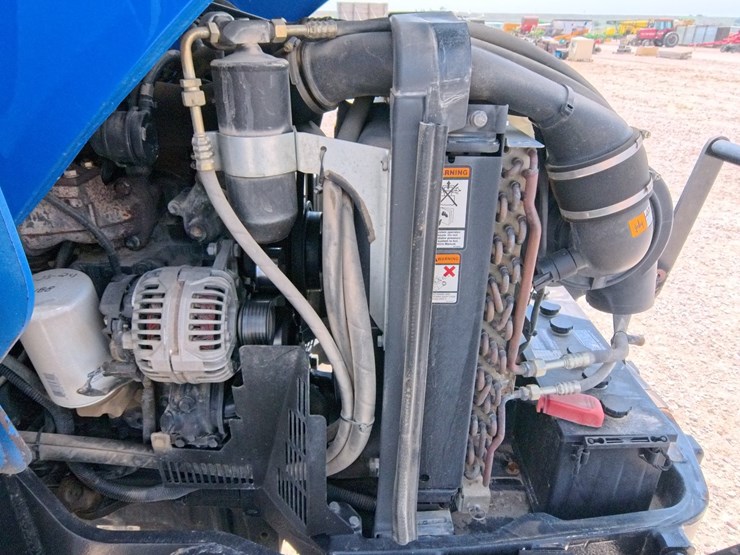 2004-new-holland-tl100a-image-83